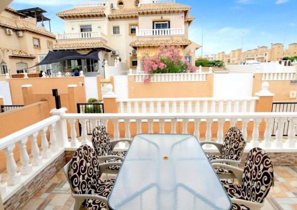 Dom szeregowy na sprzedaż w  Chalet adosado en Calle Cabo de Gata 18, Lomas de Cabo Roig, Orihuela , Orihuela photo 4