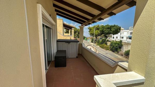 Частный шале на продаже в  Casa o chalet independiente en Blue Lagoon - Galán, San Miguel de Salinas, Сан-Мигель-де-Салинас photo 2