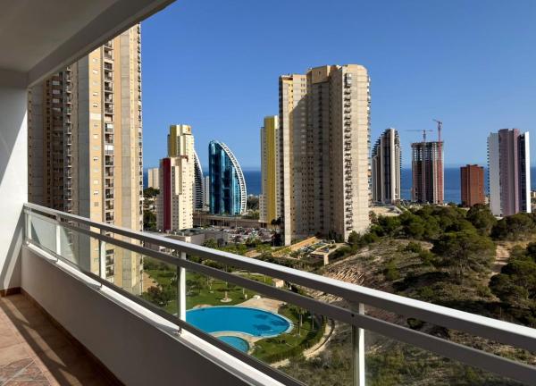 Venta de piso en Piso en Calle Presidente Adolfo Suárez, Pueblo Poniente, Benidorm, Benidorm
photo 1