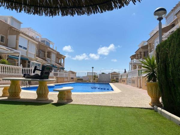 Dom szeregowy na sprzedaż w Chalet adosado en Calle 14, Horizonte - La Campana, Orihuela , Orihuela photo 1