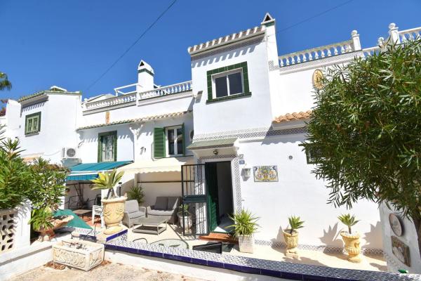 Chalet adosado en venta en Chalet adosado en Villamartín, Orihuela , Orihuela photo 1