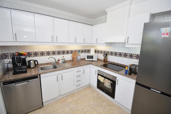 Chalet adosado en venta en Chalet adosado en Villamartín, Orihuela , Orihuela thumbnail 2