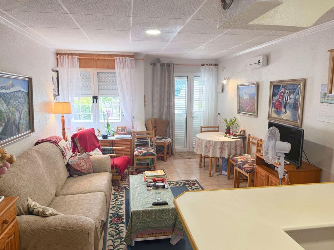 Продажа таунхауса в Chalet adosado en Mil p Sevillas, 62, Mil Palmeras, Pilar de la Horadada , Пилар де ла Орадада photo 2