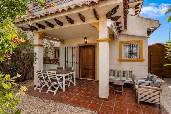 Chalet adosado en venta en Chalet adosado en Calle Cuarzo, La Regia, Orihuela , Orihuela photo 1