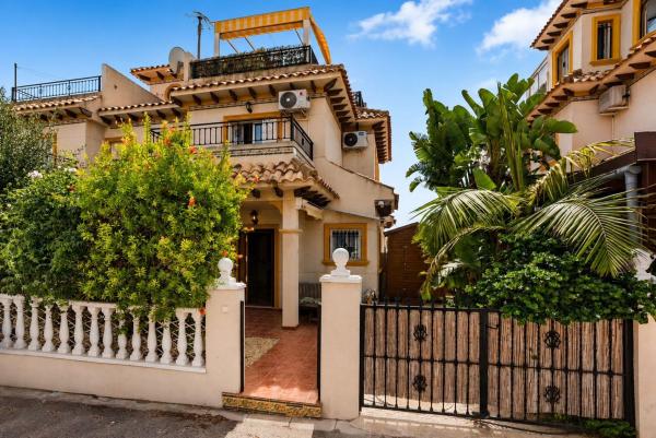 Chalet adosado en venta en Chalet adosado en Calle Cuarzo, La Regia, Orihuela , Orihuela thumbnail 2