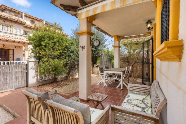 Chalet adosado en venta en  Chalet adosado en Calle Cuarzo, La Regia, Orihuela , Orihuela photo 4