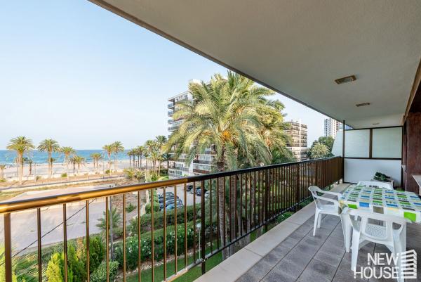 Sale of flat in Piso en Avenida de Niza, PAU 5, Alicante / Alacant, Alicante
thumbnail 2
