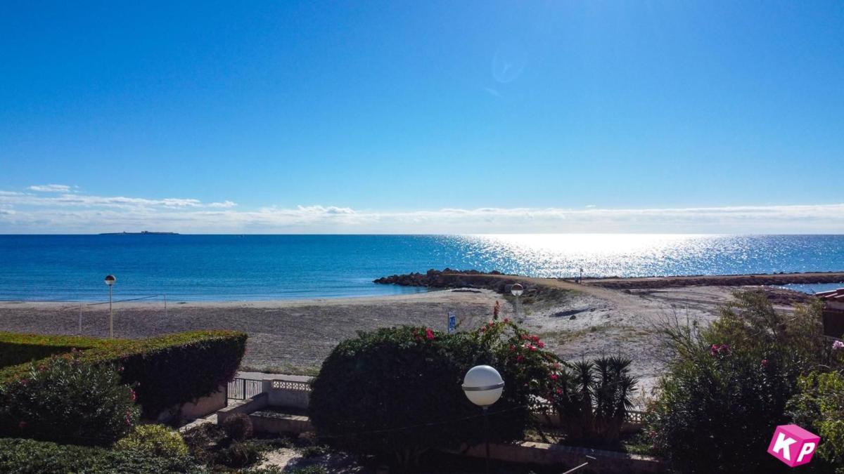 Sprzedaż niezależnego domku jednorodzinnego w  Casa o chalet independiente en Avenida Santiago Bernabéu, Calas de Santa Pola este, Santa Pola, Santa Pola photo 4
