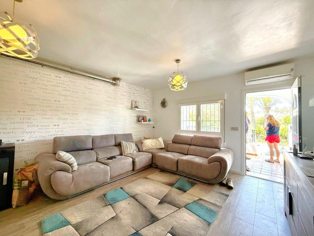 Venta de chalet adosado en  Chalet adosado en Calle Manuel de Falla, Villamartín, Orihuela , Orihuela photo 4