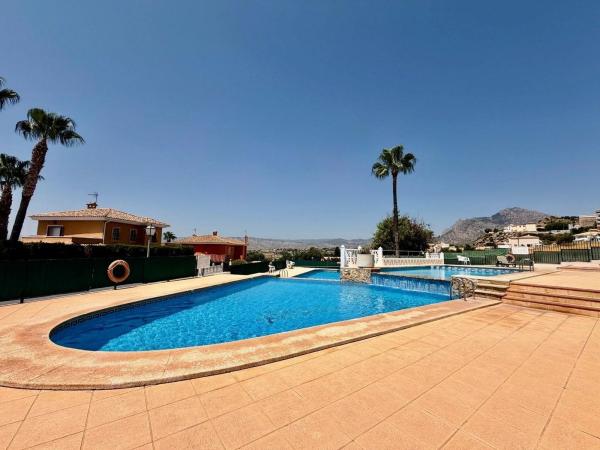 Chalet adosado en venta en  Chalet adosado en Avenida Les Comarques, Busot , Busot photo 2