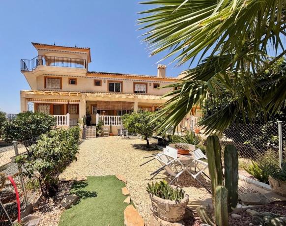 Chalet adosado en venta en  Chalet adosado en Avenida Les Comarques, Busot , Busot photo 3