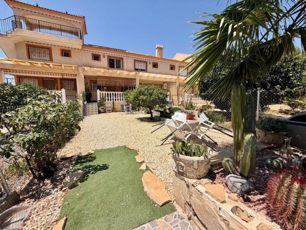 Chalet adosado en venta en  Chalet adosado en Avenida Les Comarques, Busot , Busot photo 4