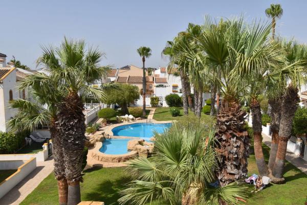 Chalet adosado en venta en Chalet adosado en Los Dolses, Orihuela , Orihuela photo 1