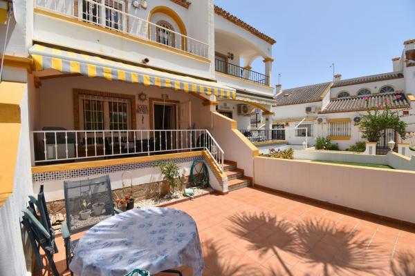 Chalet adosado en venta en Chalet adosado en Los Dolses, Orihuela , Orihuela thumbnail 1