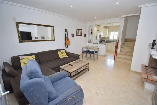 Chalet adosado en venta en Chalet adosado en Los Dolses, Orihuela , Orihuela thumbnail 2