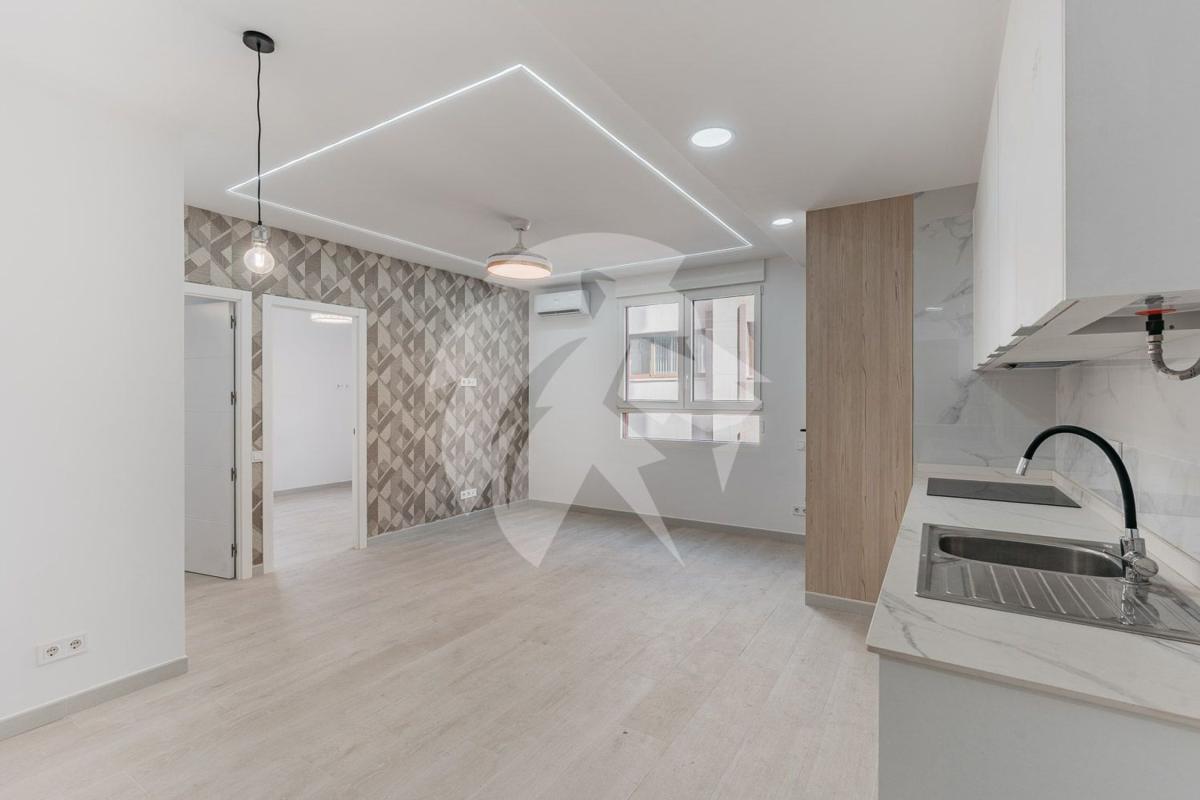 Sale of apartment in Piso en Calle Girona, Centro Tradicional, Alicante / Alacant, Alicante
photo 2