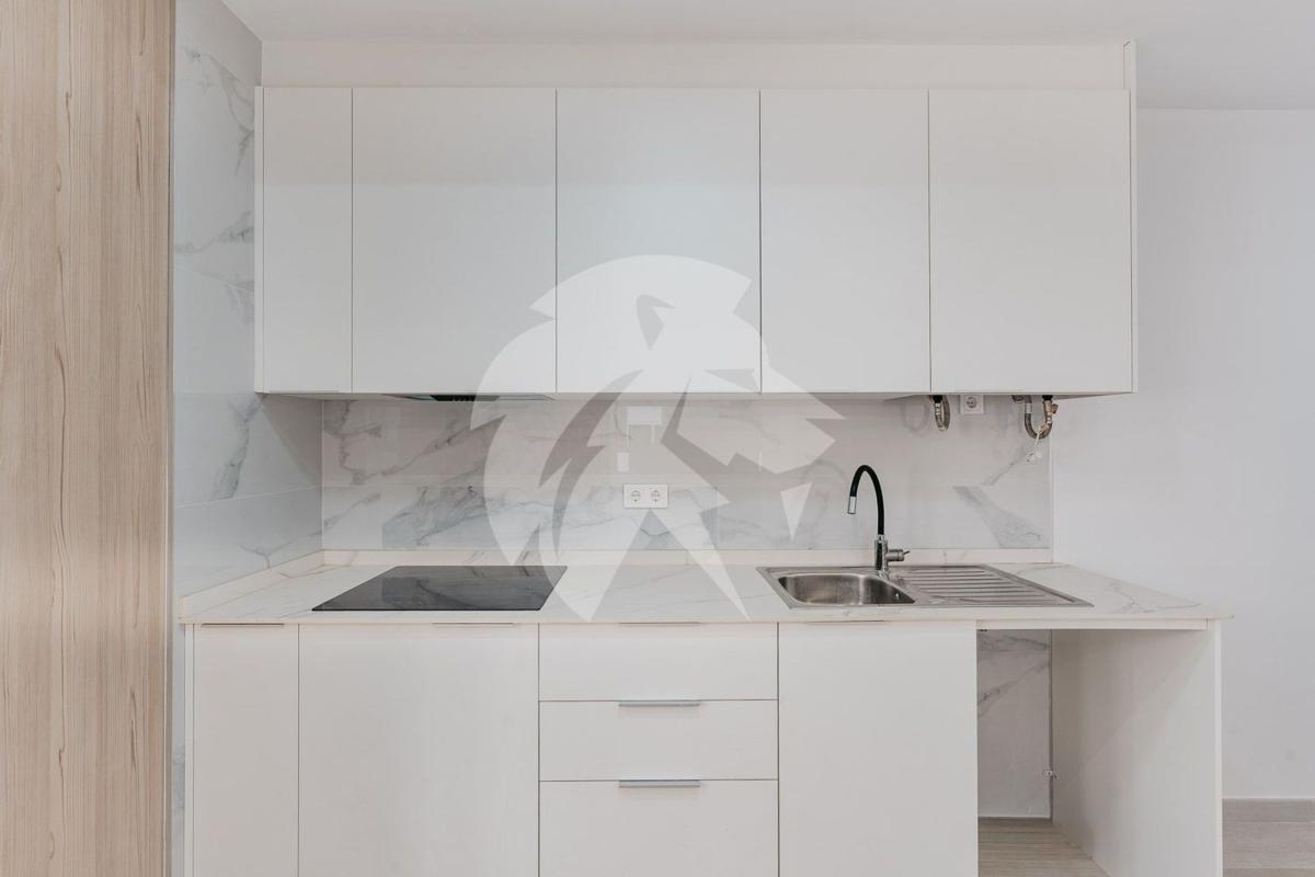 Sale of apartment in Piso en Calle Girona, Centro Tradicional, Alicante / Alacant, Alicante
photo 4