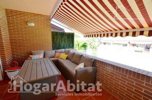 Четырехквартирный дом на продажу на Chalet adosado en Avenida d l`Almássera, Los Girasoles, San Vicente del Raspeig , Сан-Висенте-дель-Распейг photo 1