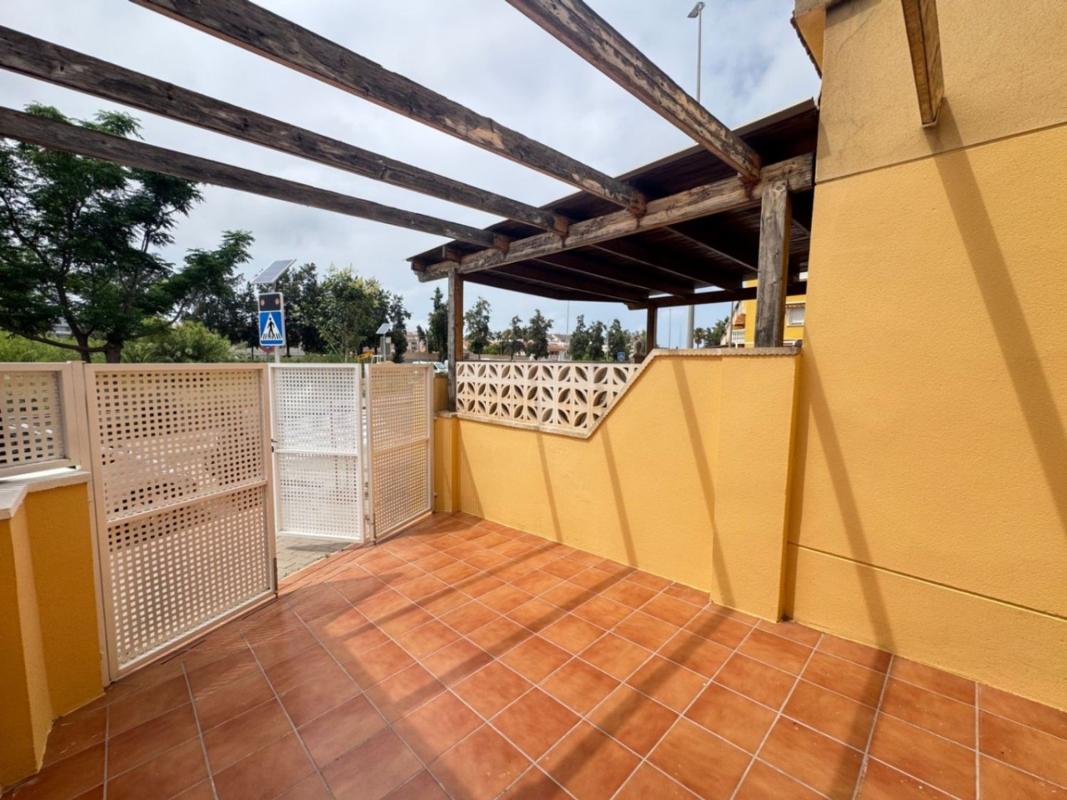 Sale of townhouse in  Chalet adosado en Avenida d'Andalusia, 70, Centro Urbano, Denia , Denia photo 2