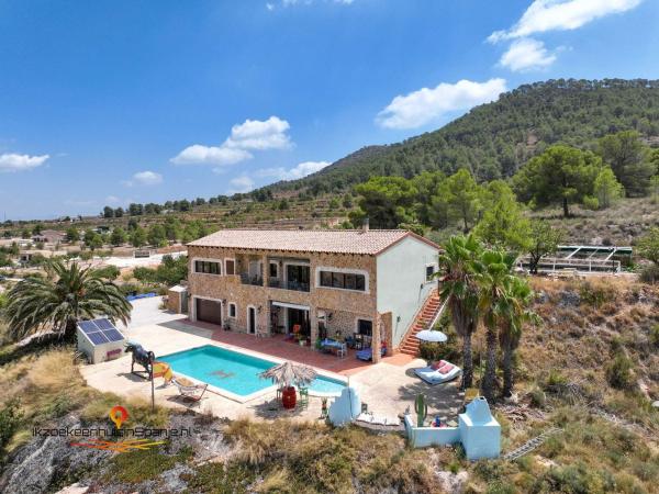 Частный шале на продаже в Casa o chalet independiente en 92q7+q7m Les Enzebres s/n, Pinoso, Пиносo thumbnail 2