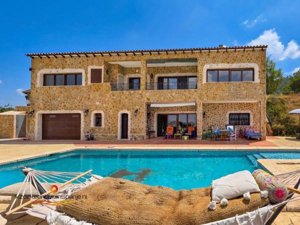 Частный шале на продаже в Casa o chalet independiente en 92q7+q7m Les Enzebres s/n, Pinoso, Пиносo thumbnail 3
