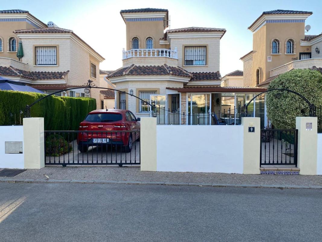 Sale of independent chalet in Casa o chalet independiente en Calle Manuel Ferrández, 51, Urbanizaciones, Guardamar del Segura, Guardamar del Segura
photo 1