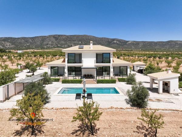 Casa o chalet independiente en Casas Cipres, 8, Pinoso thumbnail 2
