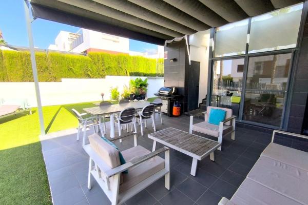Четырехквартирный дом на продажу на  Chalet adosado en Urbanización La Finca Golf, Algorfa , Алгорфа photo 4