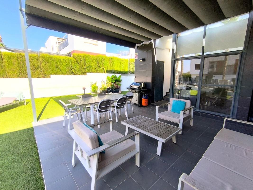 Sprzedaż niezależnego domku jednorodzinnego w  Chalet pareado en Catral, Algorfa, Algorfa photo 4