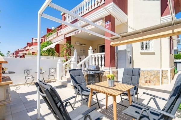 Dom szeregowy na sprzedaż w  Chalet adosado en Avenida de Málaga, Lo Marabú, Rojales , Rojales photo 1