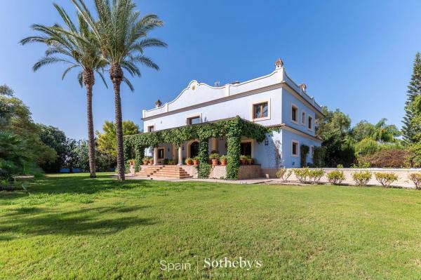 Chalet wolnostojący na sprzedaż w  Casa o chalet independiente en Centro, Elche / Elx, Elche / Elx photo 1