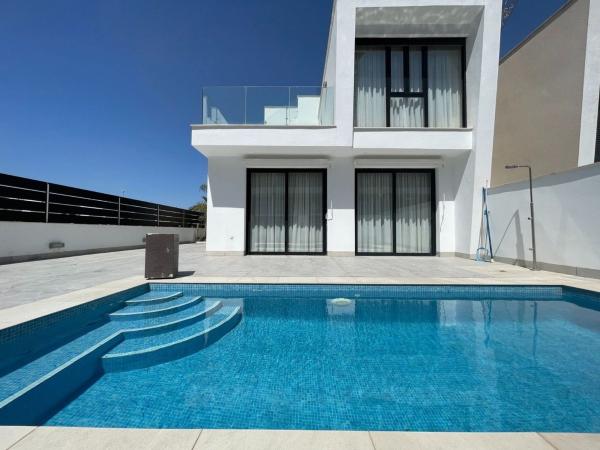 Частный шале на продаже в Casa o chalet independiente en Benijofar, Бенихофар photo 1
