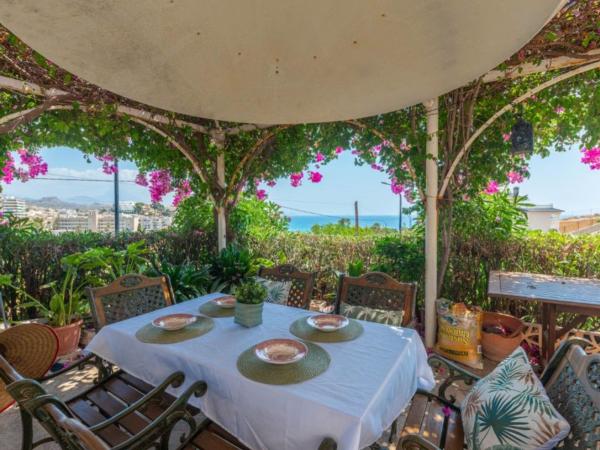 Independent chalet for sale in Casa o chalet independiente en Calle d'Oriola, 122, Pueblo Acantilado - Lanuza, El Campello, El Campello
photo 1