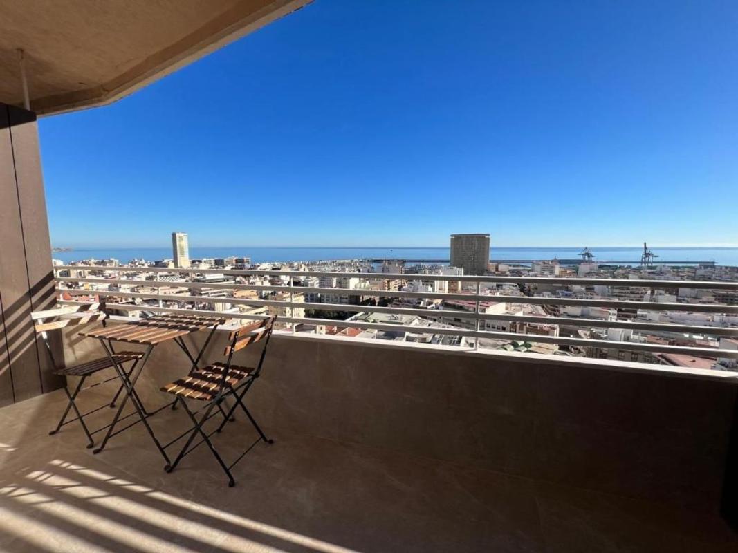 Venta de piso en Piso en Poeta Vila y Blanco, 4, Ensanche-Diputación, Alicante / Alacant, Alicante / Alacant
photo 2