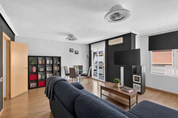 Venta de piso en Benalúa-La Florida-Babel-San Gabriel, Alicante / Alacant
 photo 1
