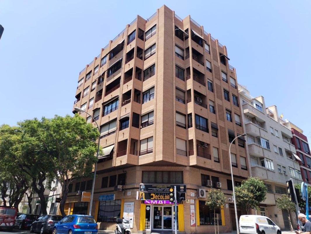Sprzedaż mieszkania w Piso en Calle Pérez Medina, 42, Benalúa, Alicante / Alacant, Alicante / Alacant
photo 1