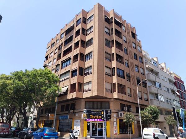 Venta de piso en Piso en Calle Pérez Medina, 42, Benalúa, Alicante / Alacant, Alicante / Alacant
 photo 1