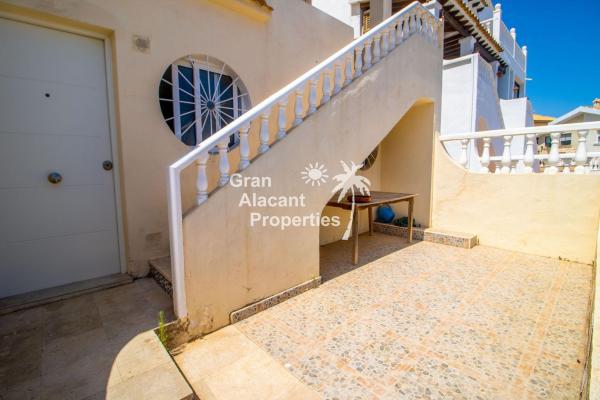 Chalet pareado en Avenida D'Escandinàvia, Gran Vista-Olivo de Oro, Gran Alacant photo 4