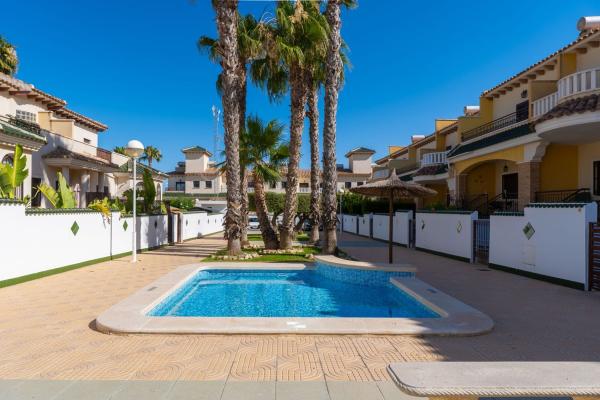 Dom szeregowy na sprzedaż w  Chalet adosado en Malaga De, 20, Lo Marabú, Rojales , Rojales photo 1