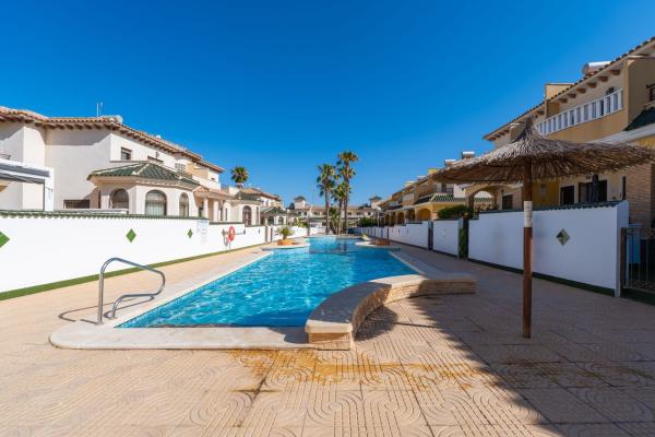 Dom szeregowy na sprzedaż w  Chalet adosado en Malaga De, 20, Lo Marabú, Rojales , Rojales photo 2