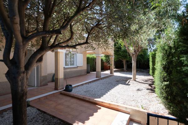 Chalet adosado en venta en  Chalet adosado en Calle Río Esla, Mil Palmeras, Pilar de la Horadada , Pilar de la Horadada photo 2