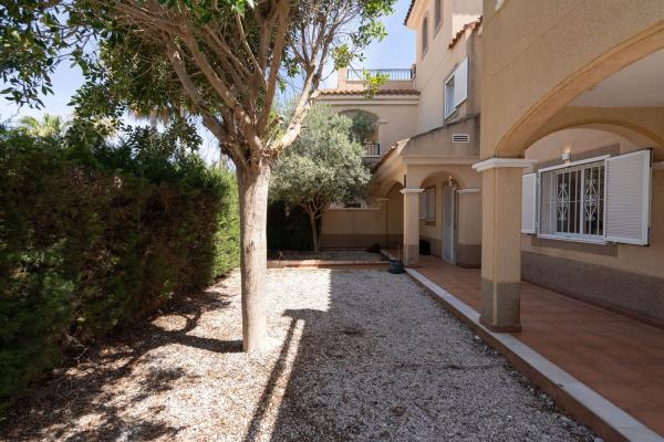Chalet adosado en venta en  Chalet adosado en Calle Río Esla, Mil Palmeras, Pilar de la Horadada , Pilar de la Horadada photo 4