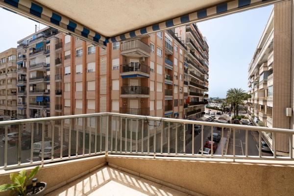 Sprzedaż mieszkania w Piso en Avenida Canalejas, Centro, Santa Pola, Santa Pola
photo 1