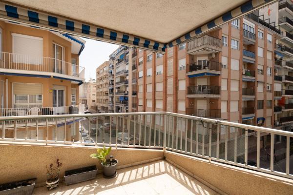 Sprzedaż mieszkania w Piso en Avenida Canalejas, Centro, Santa Pola, Santa Pola
thumbnail 2