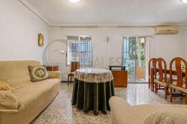 Venta de piso en Piso en Calle Pintor Pérez Pizarro, Virgen del Remedio - Parque lo Morant, Alicante / Alacant, Alicante / Alacant
photo 1