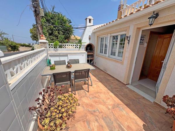 Chalet pareado en Calle de la Oropendola, La Chismosa, Orihuela thumbnail 3