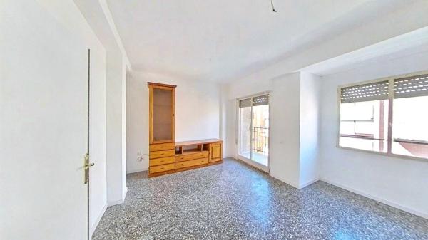 Venta de piso en Piso en Benalúa, Alicante / Alacant, Alicante / Alacant
 photo 2