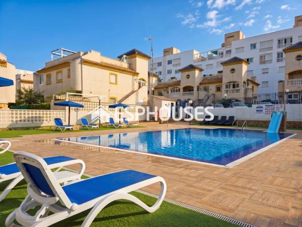 Chalet adosado en venta en  Chalet adosado en Urbanizaciones, Guardamar del Segura , Guardamar del Segura photo 1