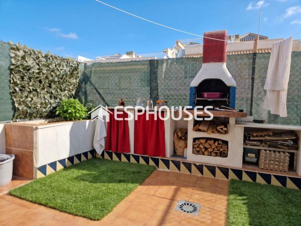 Chalet adosado en venta en  Chalet adosado en Urbanizaciones, Guardamar del Segura , Guardamar del Segura photo 2