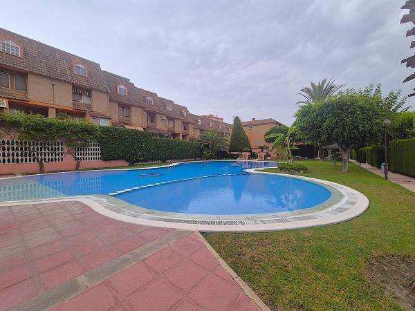 Chalet adosado en venta en  Chalet adosado en Avenida Goleta, Cabo de las Huertas, Alicante / Alacant , Alicante / Alacant photo 2